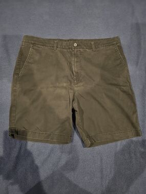 Roundtree & Yorke Black Flat-Front Chino Shorts